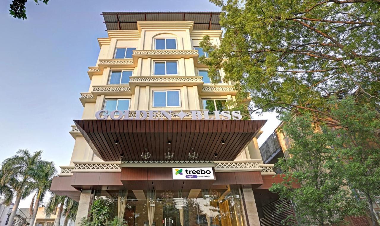 Treebo Premium Golden Bliss Trimurti Nagar Square Nagpur Esterno foto